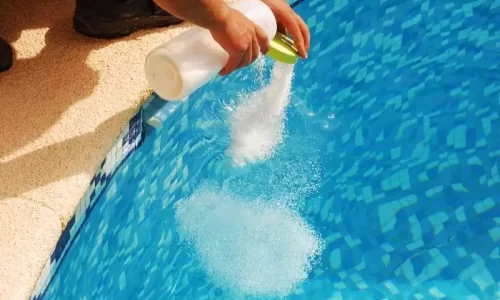 pool-shock-and-chlorine